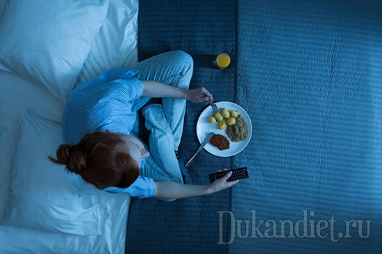 Медики назвали питательные закуски, которые полезно есть перед сном