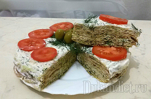 Закусочный торт из черного хлеба